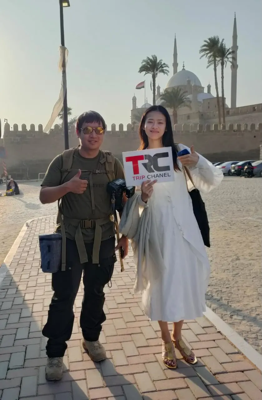 Trip Chanel 旅客在開羅城堡穆罕默德阿里清真寺前合影